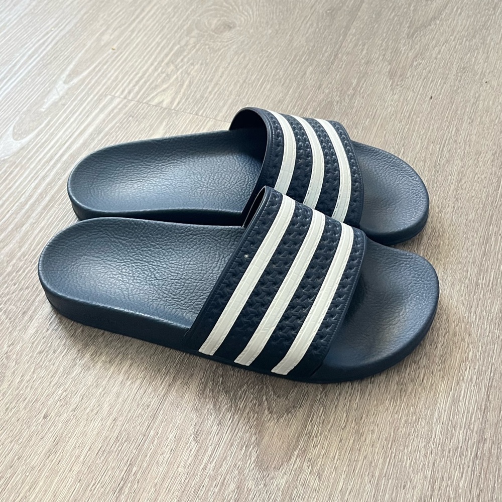 Adidas Adilette Slides - Navy blue